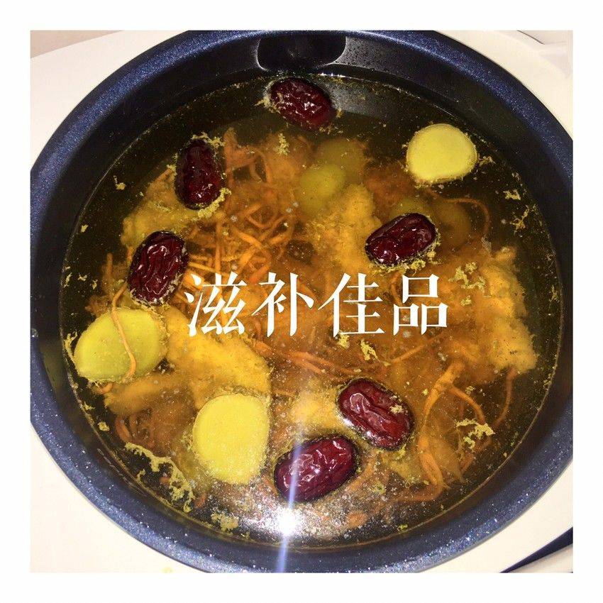 滋补老母鸡炖汤+虫草花